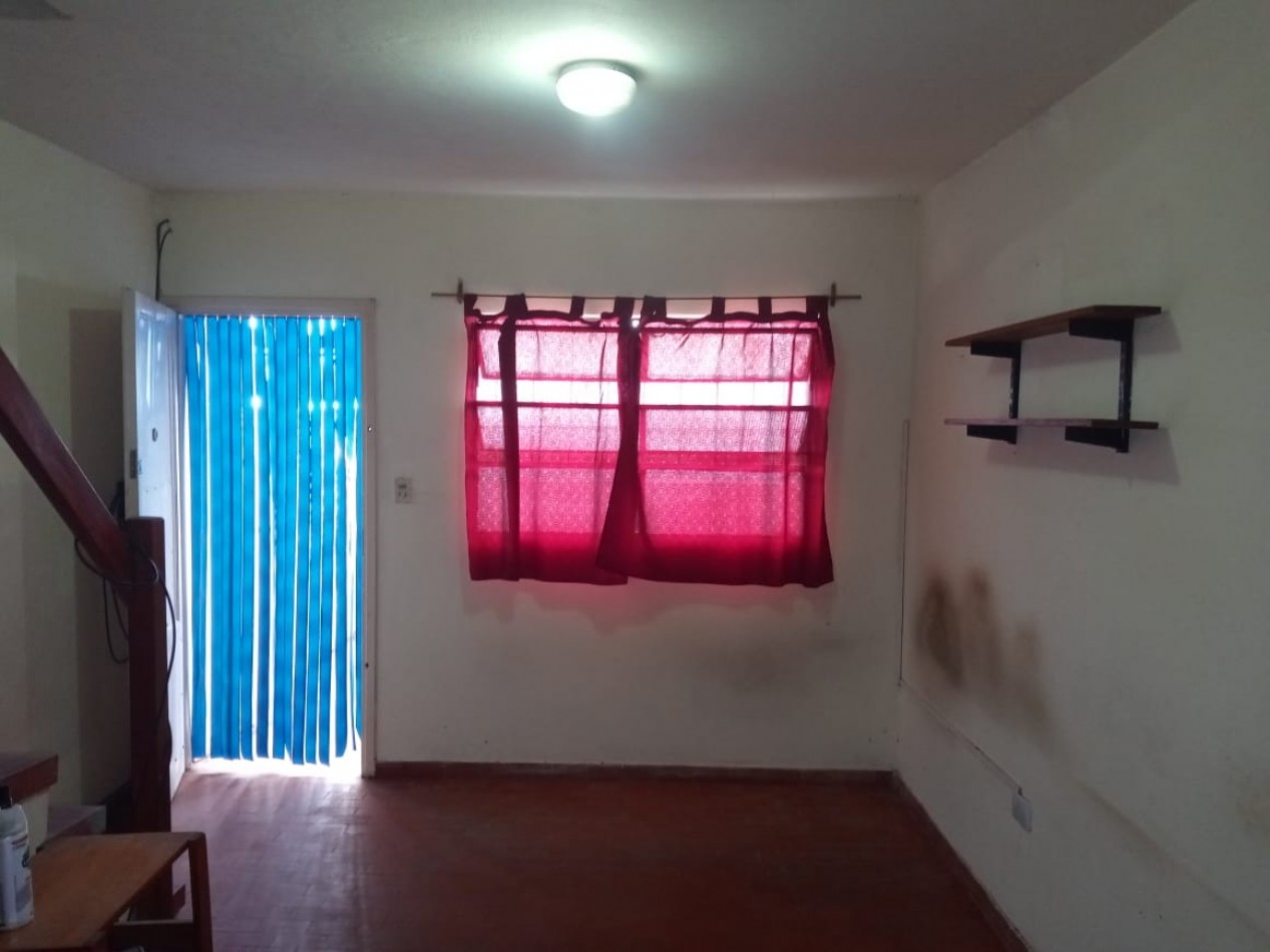 Duplex 2 amb. c/patio centrico  