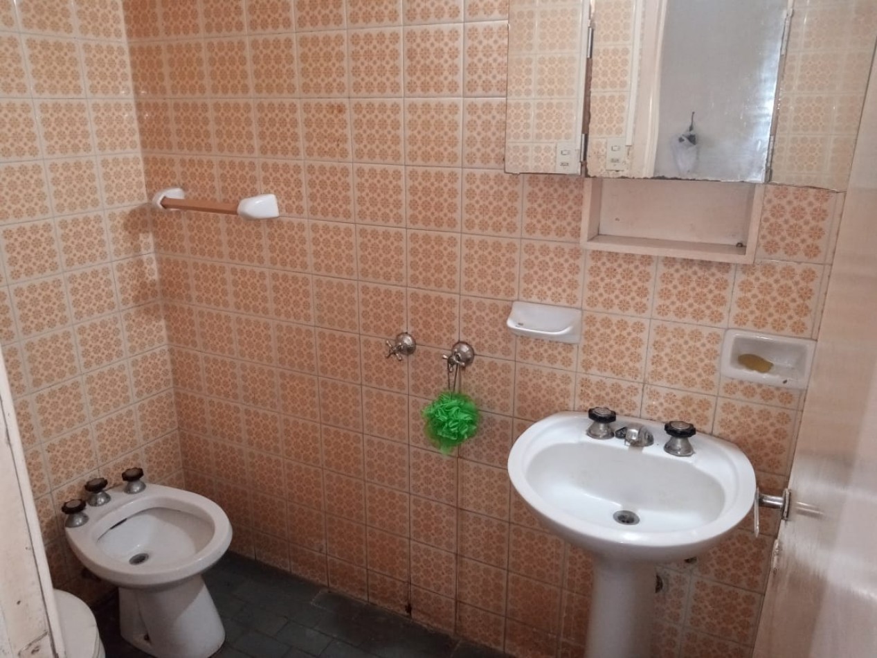 Duplex 2 amb. c/patio centrico  