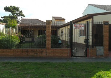 Casa  3 Amb. con depto. 2 Amb Calle 8 e 12 y Av. II
