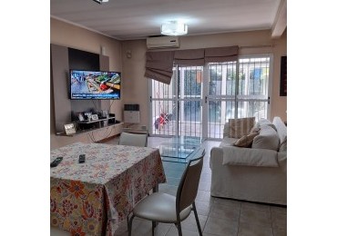 VENTA- DUPLEX CON COCHERA Y PATIO