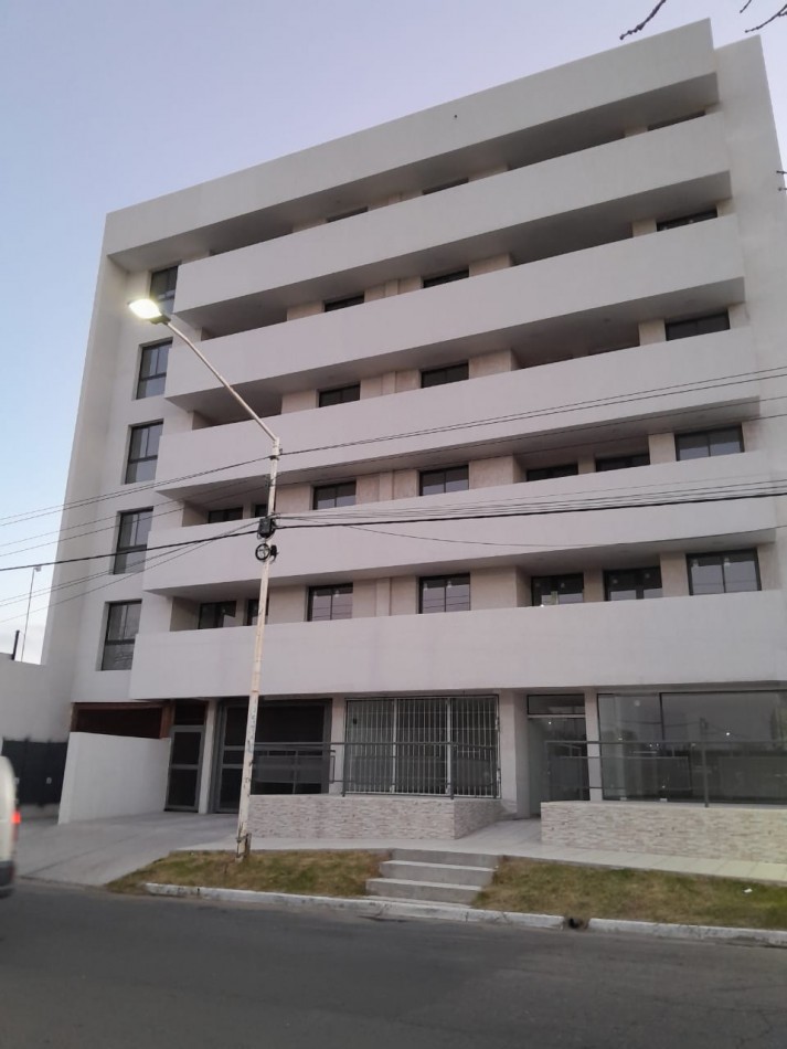 VENDE DEPARTAMENTO FRENTE AL SHOPING