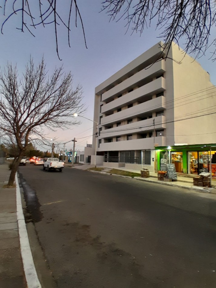VENDE DEPARTAMENTO FRENTE AL SHOPING