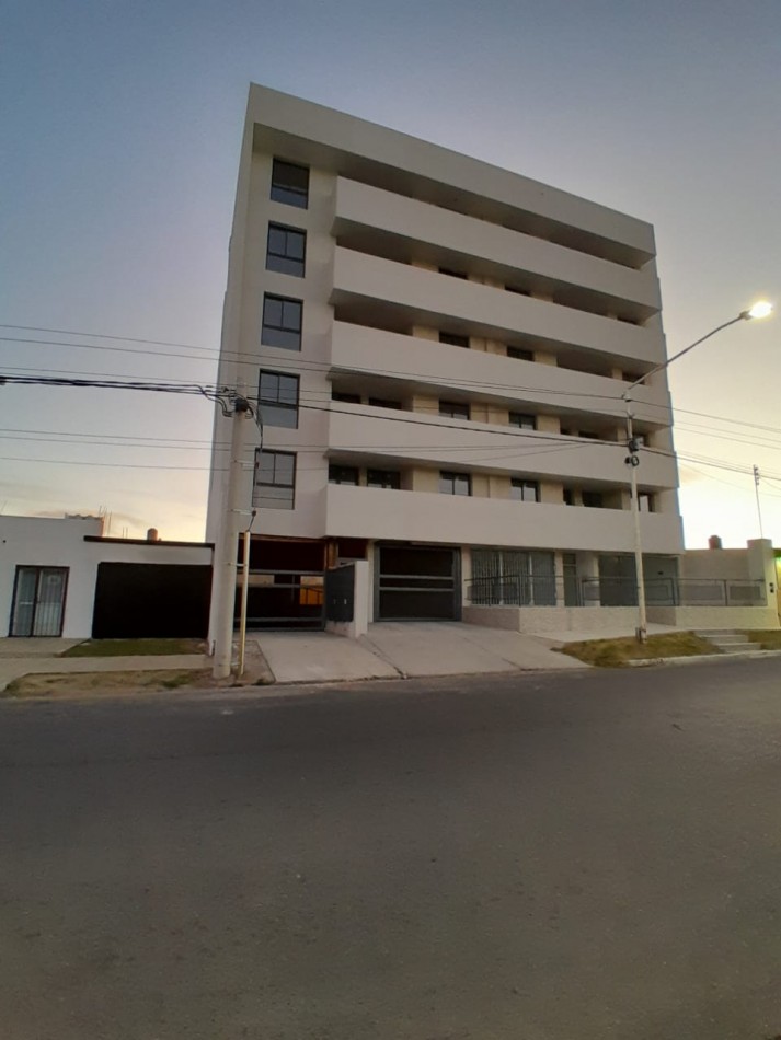 VENDE DEPARTAMENTO FRENTE AL SHOPING