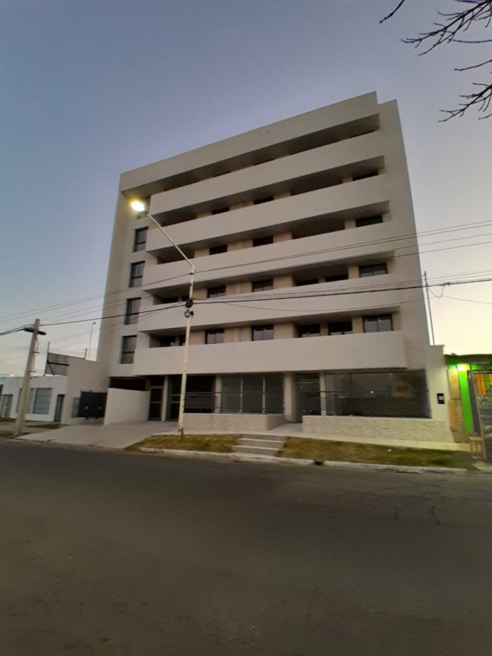 VENDE DEPARTAMENTO FRENTE AL SHOPING