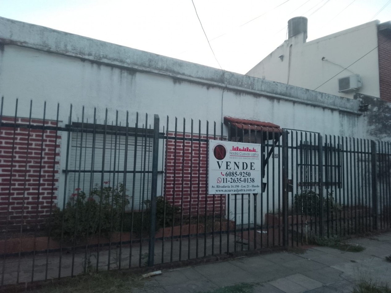 Casa 4 ambientes. Ideal para remodelar  OPORTUNIDAD