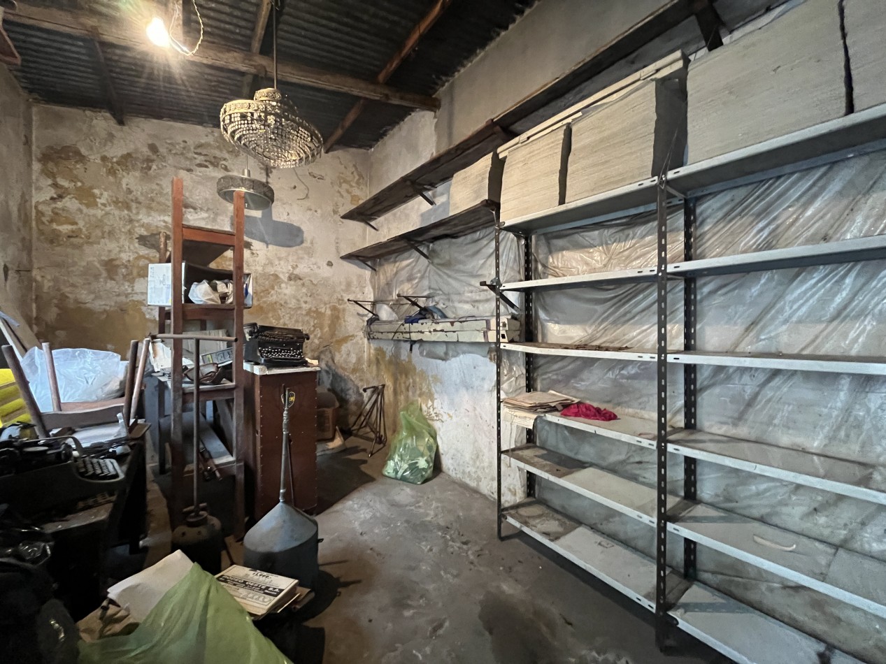 Casa 4 ambientes. Ideal para remodelar  OPORTUNIDAD