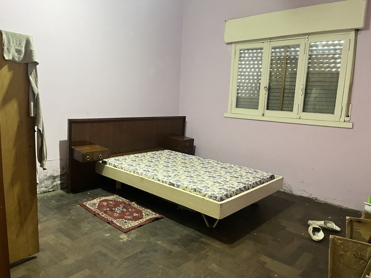 Casa 4 ambientes. Ideal para remodelar  OPORTUNIDAD
