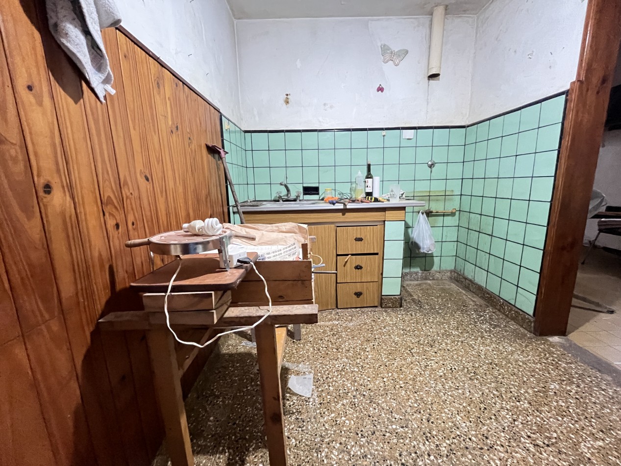 Casa 4 ambientes. Ideal para remodelar  OPORTUNIDAD