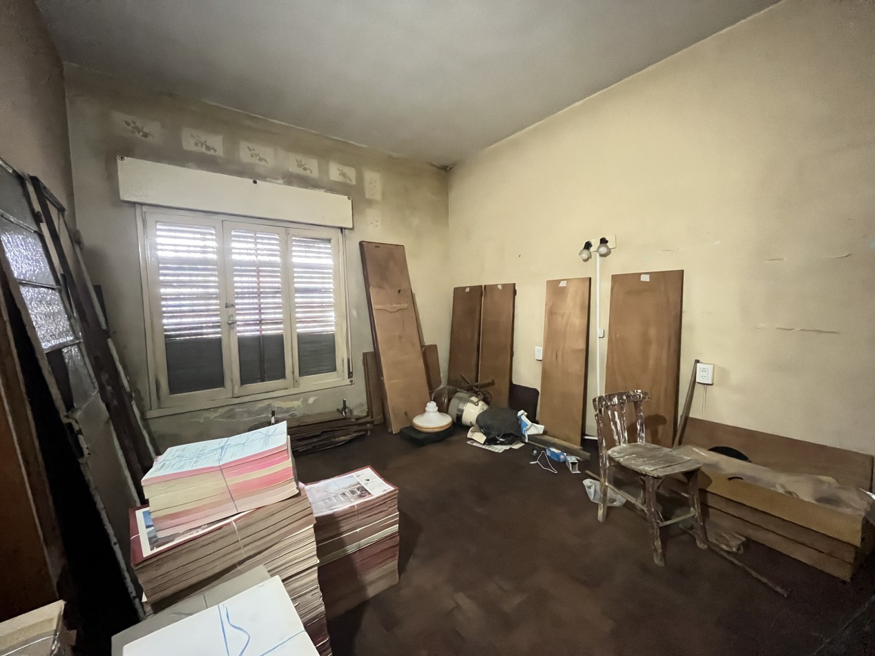 Casa 4 ambientes. Ideal para remodelar  OPORTUNIDAD