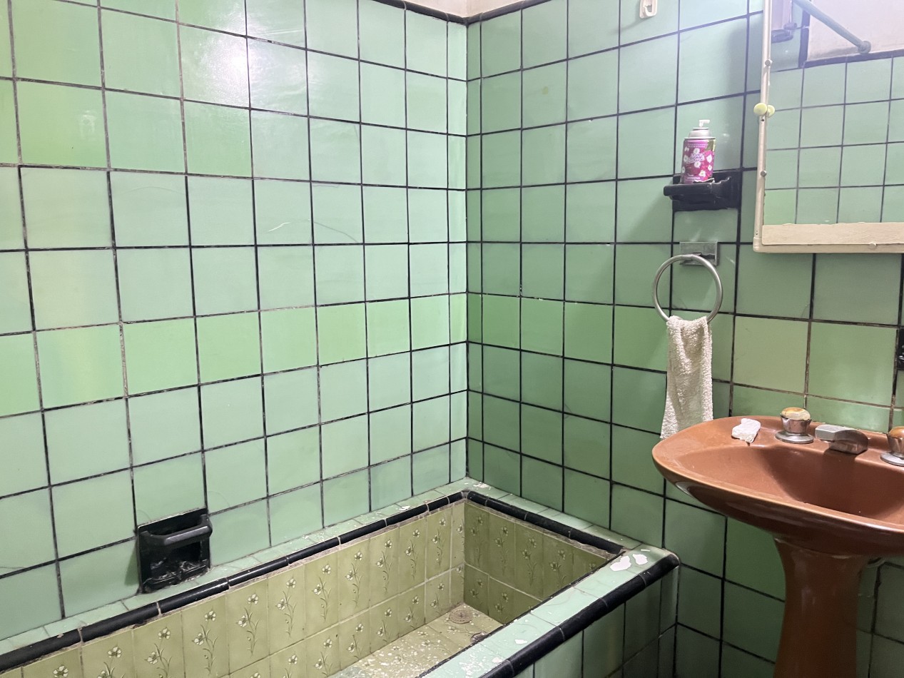 Casa 4 ambientes. Ideal para remodelar  OPORTUNIDAD