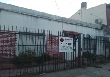 Casa 4 ambientes. Ideal para remodelar  OPORTUNIDAD