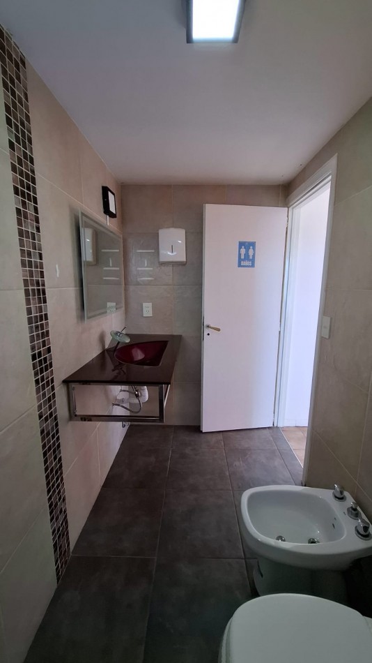 ALQUILER PISO, CON 6 HABITACIONES/OFICINAS