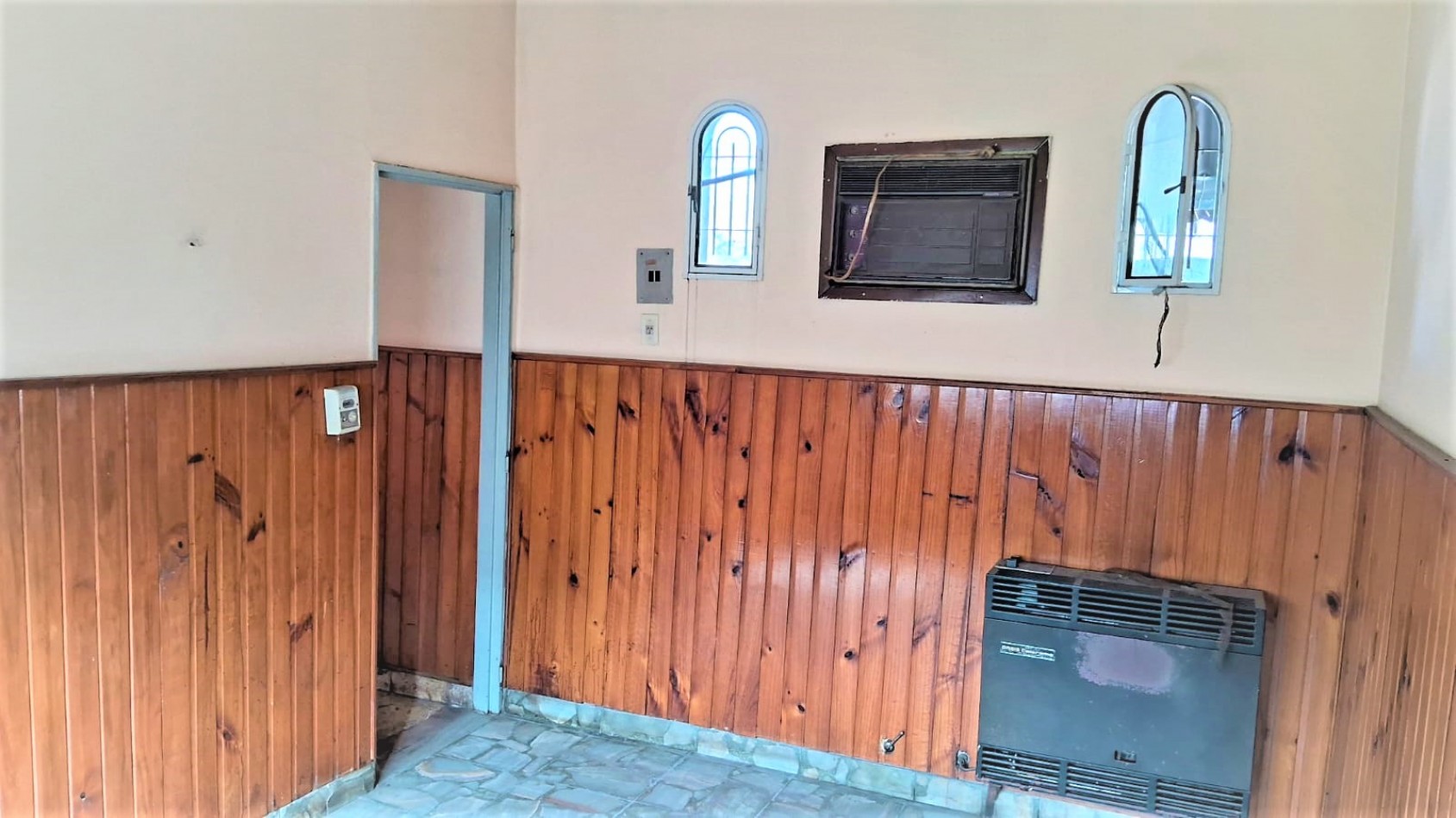 CASA CON LOCAL, 1 PH Y 2 COCHERAS EN VENTA EN LA TABLADA  RETAZADA