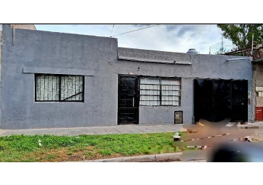 GALPON, LOCAL  o DEPOSITO/ TALLER,  EN MORON. SE VENDE CON RENTA