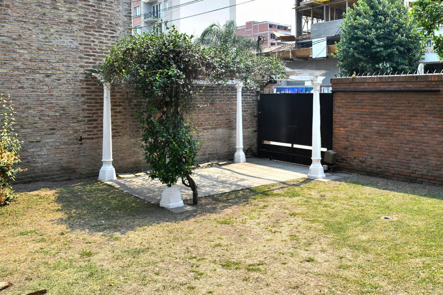 chalet de 6 ambientes en San Justo.