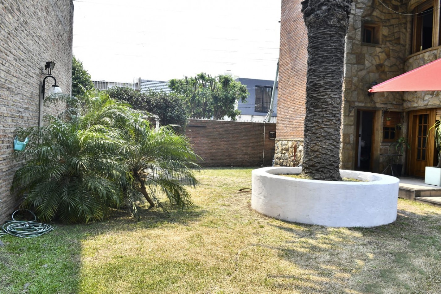 chalet de 6 ambientes en San Justo.
