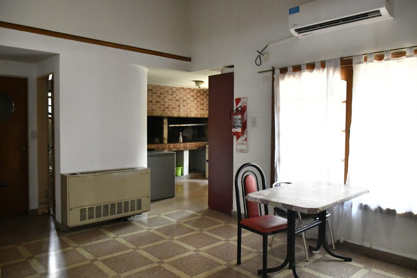 chalet de 6 ambientes en San Justo.