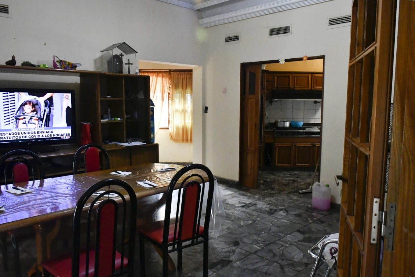 chalet de 6 ambientes en San Justo.