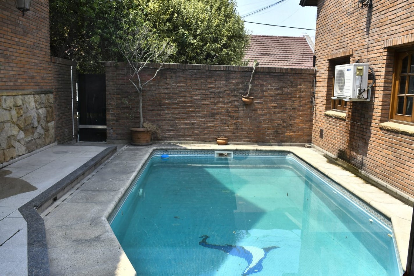 chalet de 6 ambientes en San Justo.