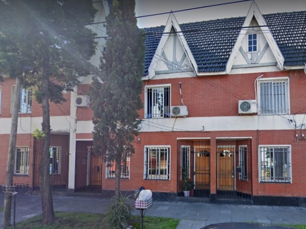 TRIPLEX DE 5 AMBIENTES,CON DOS COCHERAS, PERMUTA, AVELLANEDA.