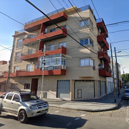 LOCAL COMERCIAL 35M2, SOBRE ESQUINA, A METROS DE LA ESTACION AVELLANEDA, A ESTRENAR.