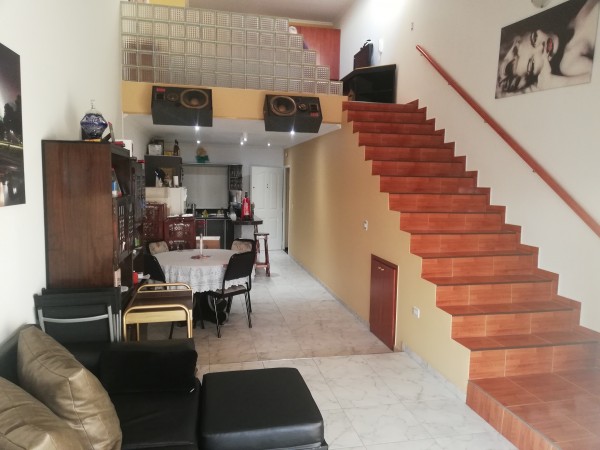 EXCELENTE DEPARTAMENTO 2 AMBIENTES TIPO LOFT AL FRENTE CON BALCON. LANUS OESTE.