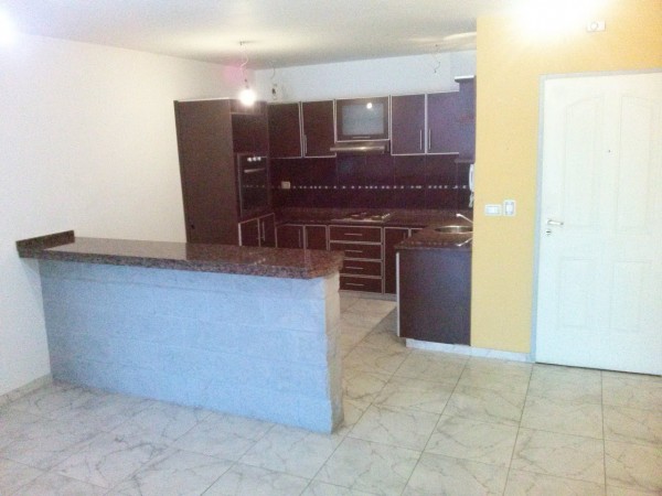 DEPARTAMENTO 3 AMBIENTES AL FRENTE CON BALCON, TIPO DUPLEX. EXCELENTE ESTADO.