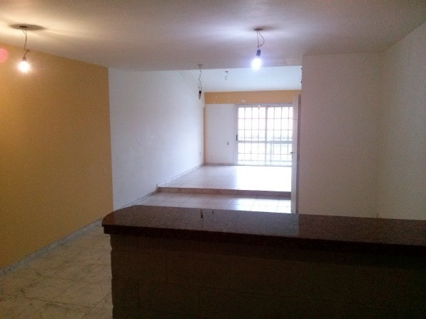 DEPARTAMENTO 3 AMBIENTES AL FRENTE CON BALCON, TIPO DUPLEX. EXCELENTE ESTADO.