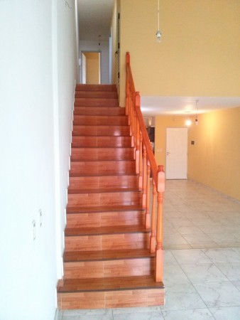 DEPARTAMENTO 3 AMBIENTES AL FRENTE CON BALCON, TIPO DUPLEX. EXCELENTE ESTADO.