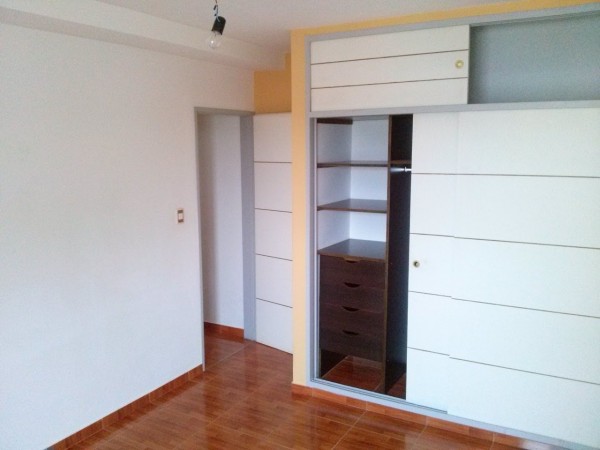 DEPARTAMENTO 3 AMBIENTES AL FRENTE CON BALCON, TIPO DUPLEX. EXCELENTE ESTADO.