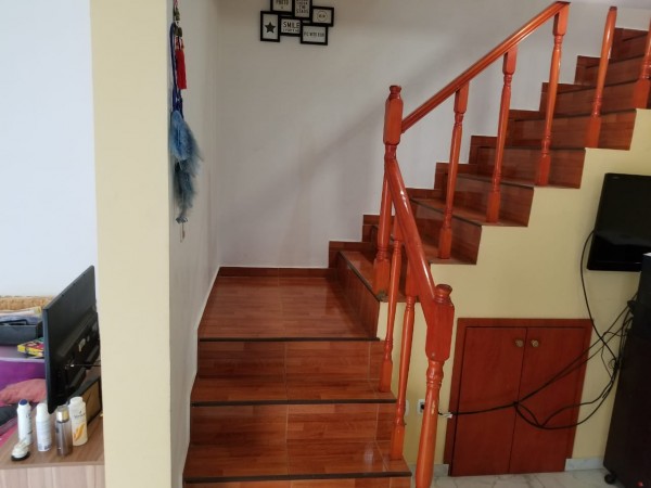 DEPARTAMENTO 3 AMBIENTES CON PATIO, DESARROLLADO EN  2 PLANTAS. EXCELENTE ESTADO.