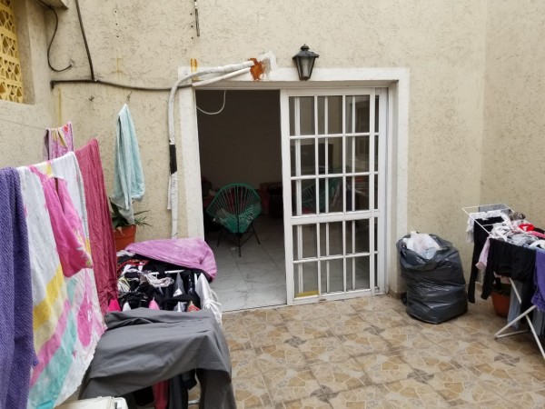 DEPARTAMENTO 3 AMBIENTES CON PATIO, DESARROLLADO EN  2 PLANTAS. EXCELENTE ESTADO.