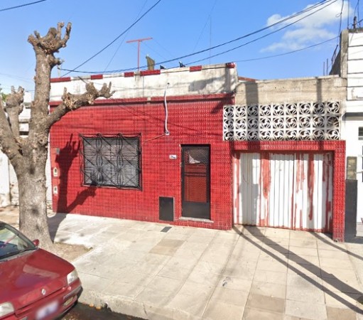CASA DE 3 AMBIENTES EN DOS TERRENOS CON COCHERA Y FONDO LIBRE SALIDA A DOS CALLES, 486M2