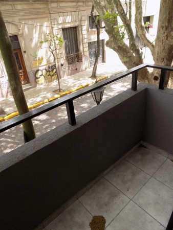 DEPARTAMENTO MONOAMBIENTE AL FRENTE CON BALCON. PISO 2, DTO G, TEMPERLEY.