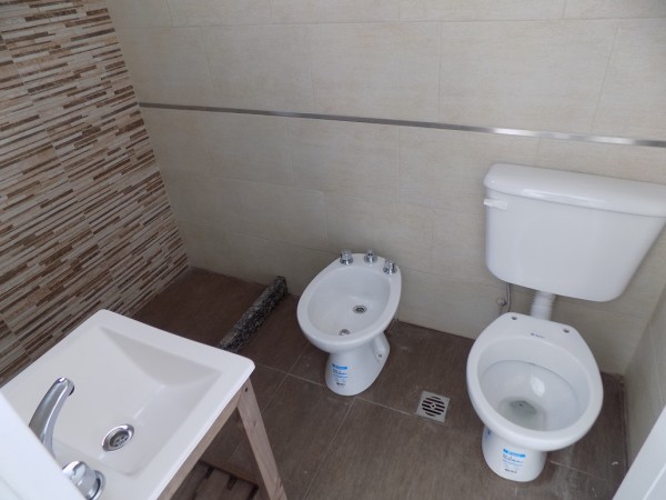 DEPARTAMENTO MONOAMBIENTE AL FRENTE CON BALCON. PISO 2, DTO G, TEMPERLEY.
