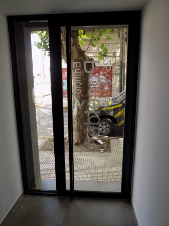 DEPARTAMENTO MONOAMBIENTE EN 2° PISO DTO E, AL FRENTE CON BALCON, TEMPERLEY.