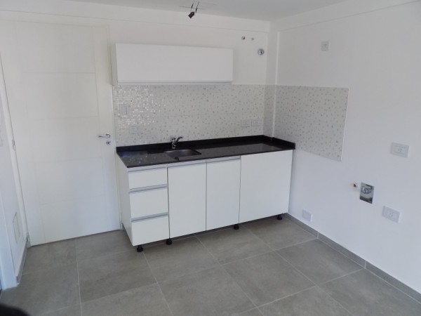 DEPARTAMENTO MONOAMBIENTE EN 2° PISO DTO E, AL FRENTE CON BALCON, TEMPERLEY.