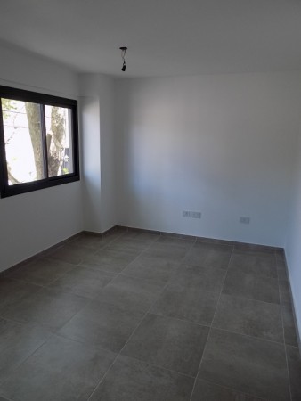DEPARTAMENTO MONOAMBIENTE EN 2° PISO DTO E, AL FRENTE CON BALCON, TEMPERLEY.