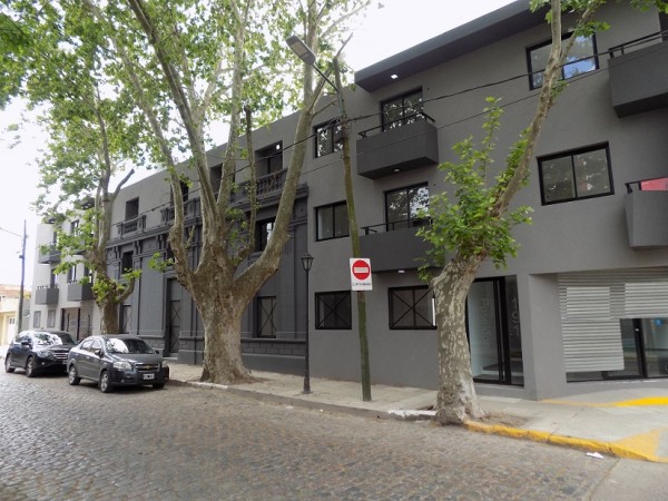 DEPARTAMENTO 2 AMBIENTES EN  PISO 1, DTO A,  CON BALCON AL FRENTE Y COCHERA, TEMPERLEY.