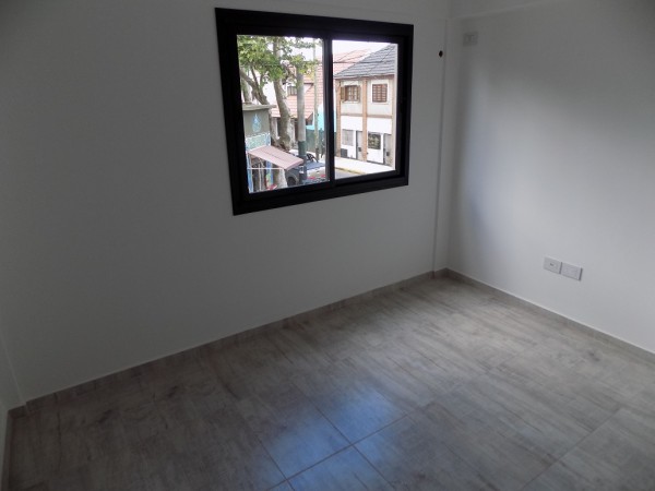 DEPARTAMENTO 2 AMBIENTES EN  PISO 1, DTO A,  CON BALCON AL FRENTE Y COCHERA, TEMPERLEY.