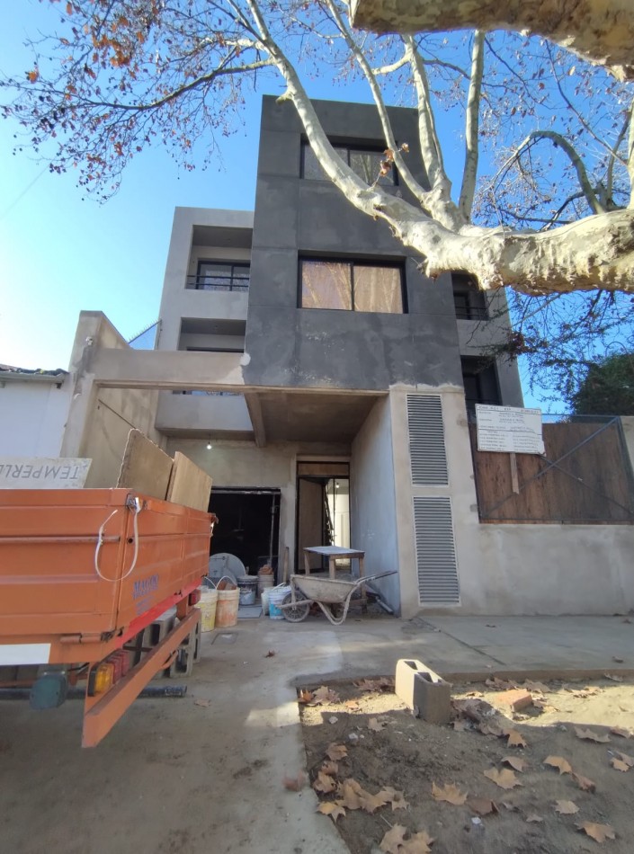 DEPARTAMENTO MONOAMBIENTE EN 1° PISO DTO H CON BALCON AL CONTRA FRENTE Y COCHERA, LOMAS DE ZAMORA.