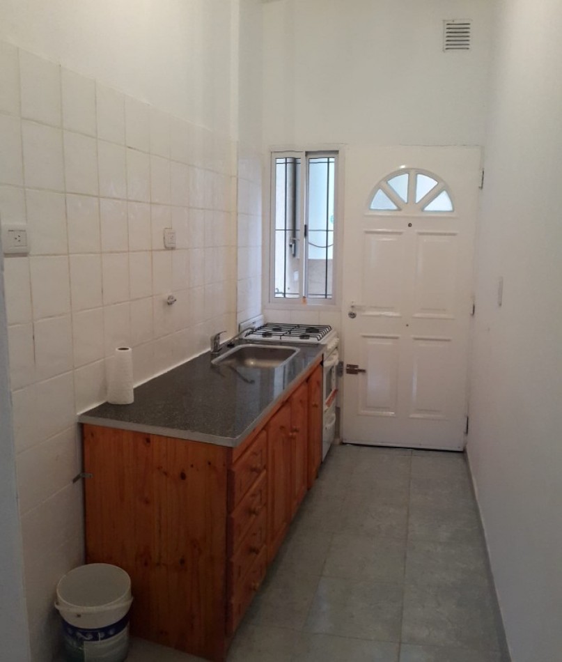 DEPARTAMENTO DE 3 AMBIENTES EN PLANTA BAJA AL FRENTE CON PATIO.73M2. LLAVALLOL.
