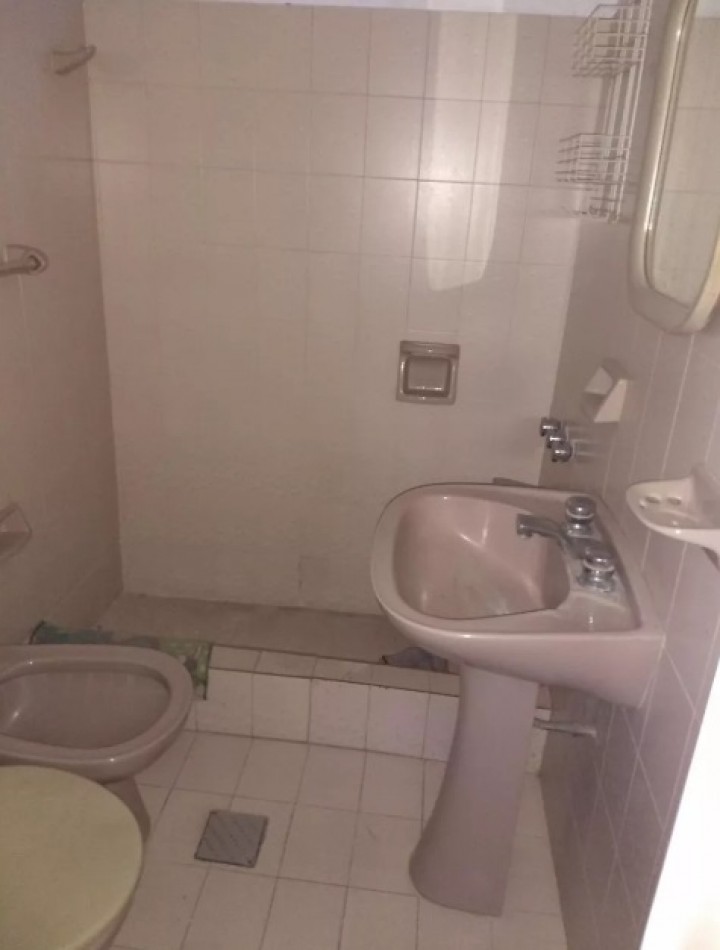 DEPARTAMENTO DE 3 AMBIENTES, EXELENTE UBICACION, LANUS CENTRO.