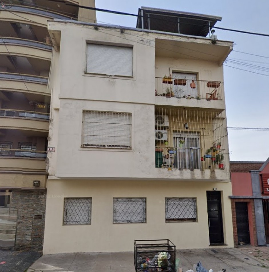 DEPARTAMENTO DE 3 AMBIENTES, EXELENTE UBICACION, LANUS CENTRO.