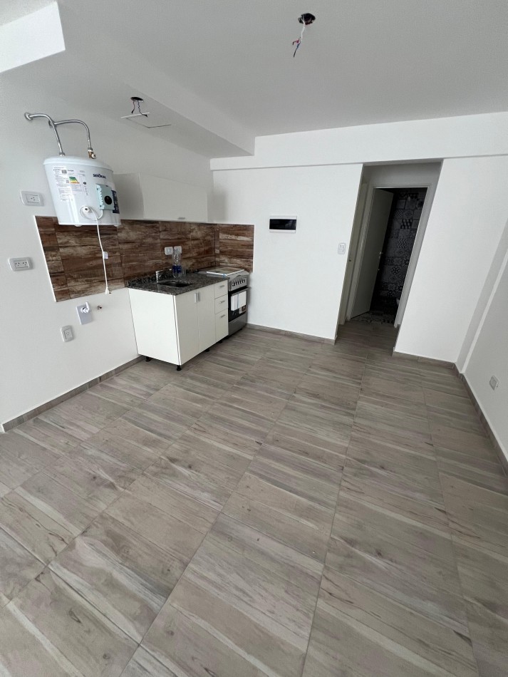 DEPARTAMENTO 2 AMBIENTES AL CONTRA FRENTE, PISO 1, DTO C, 36M2. BANFIELD.