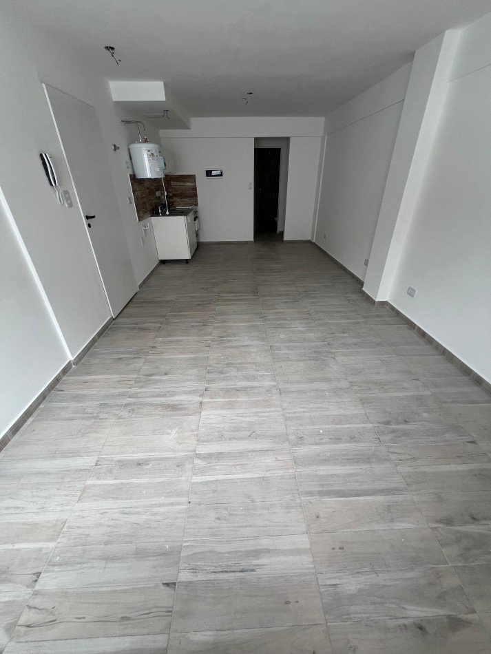 DEPARTAMENTO 2 AMBIENTES AL CONTRA FRENTE, PISO 1, DTO C, 36M2. BANFIELD.
