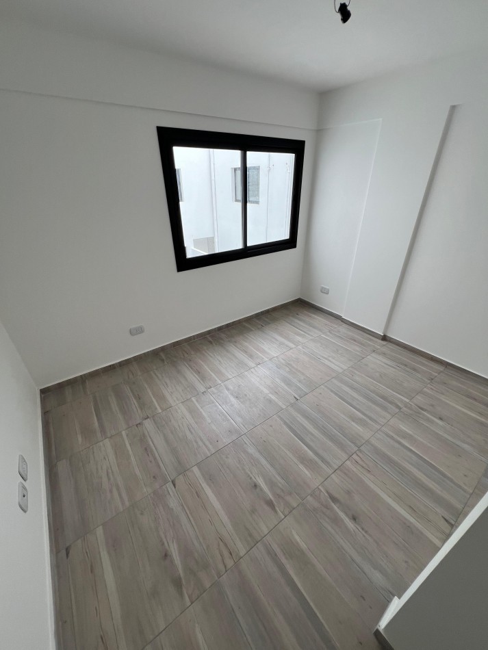 DEPARTAMENTO 2 AMBIENTES AL CONTRA FRENTE, PISO 1, DTO C, 36M2. BANFIELD.