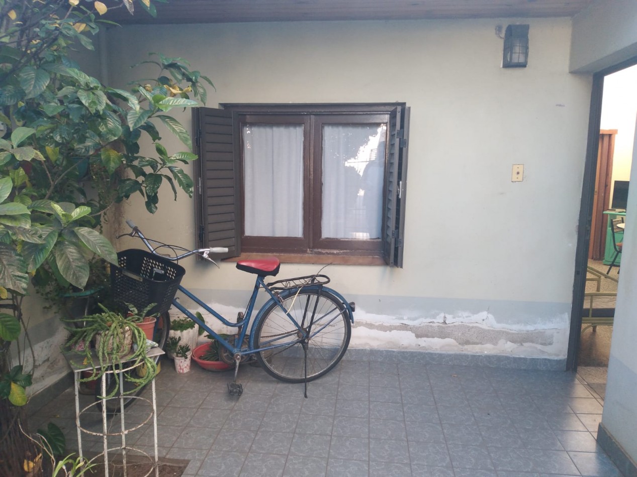 CASA CON PLANTA ALTA Y GARAGE
