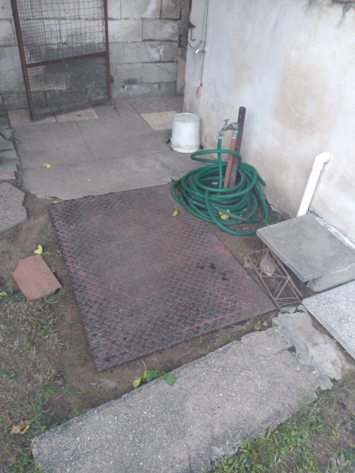 CASA CON PLANTA ALTA Y GARAGE