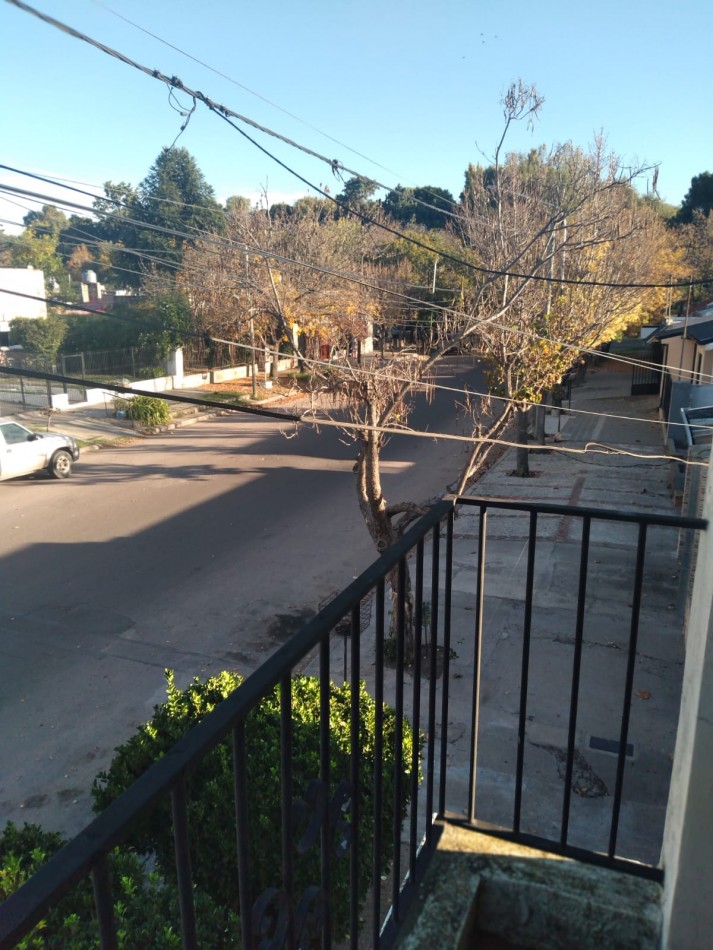 CASA CON PLANTA ALTA Y GARAGE